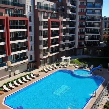 מלון דירות Admiral Plaza 3*