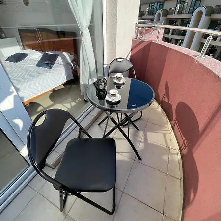 Admiral Plaza מלון דירות 3*