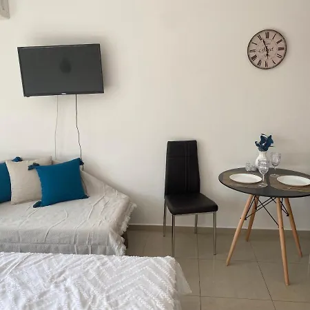 מלון דירות Admiral Plaza 3*