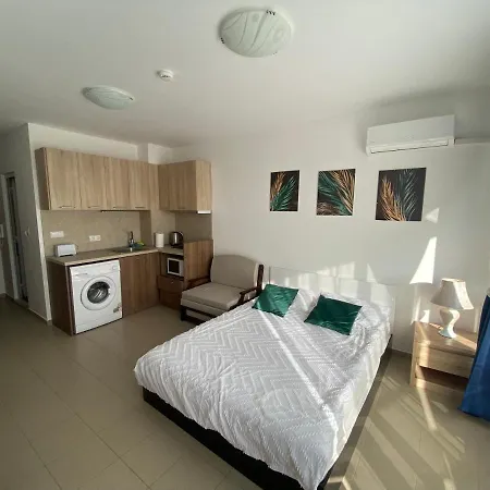 Admiral Plaza Aparthotel 3*