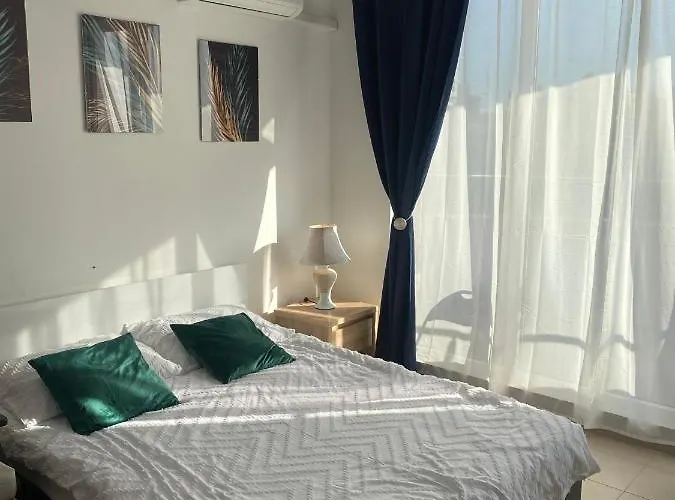 Admiral Plaza ساني بيتش